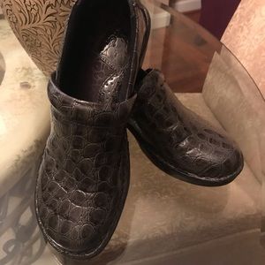 b.o.c Peggy Shoe Like New Grey Croc